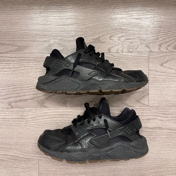 Nike Other - Nike Air Huarache - Black